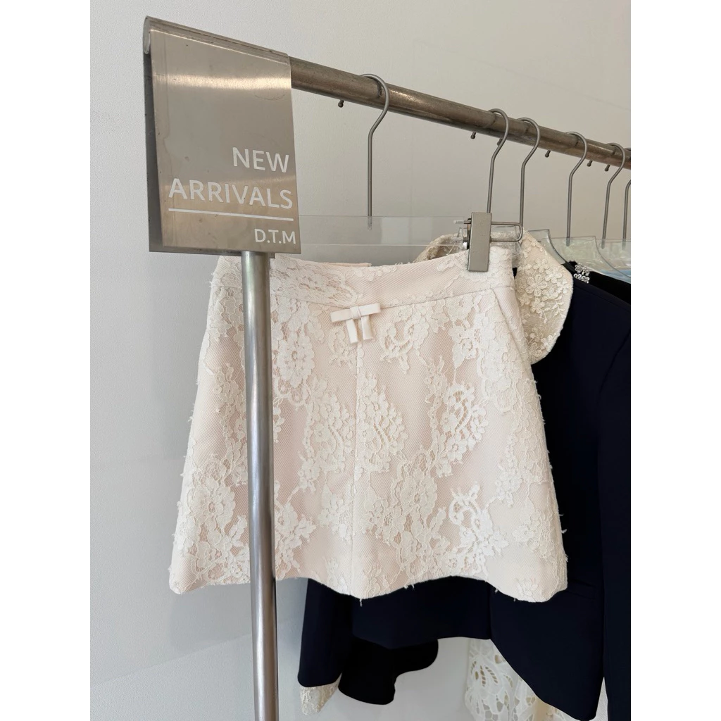 Keva Skirts - Chân váy pha ren đính nơ xinh xắn