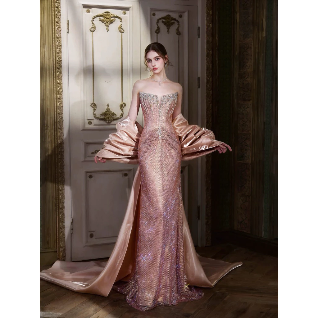 Đầm Dạ Hội Dài Đính Đá Lấp Lánh Màu Hồng Nude Cúp Ngực Ôm Dáng Kèm Choàng Satin Sang Trọng