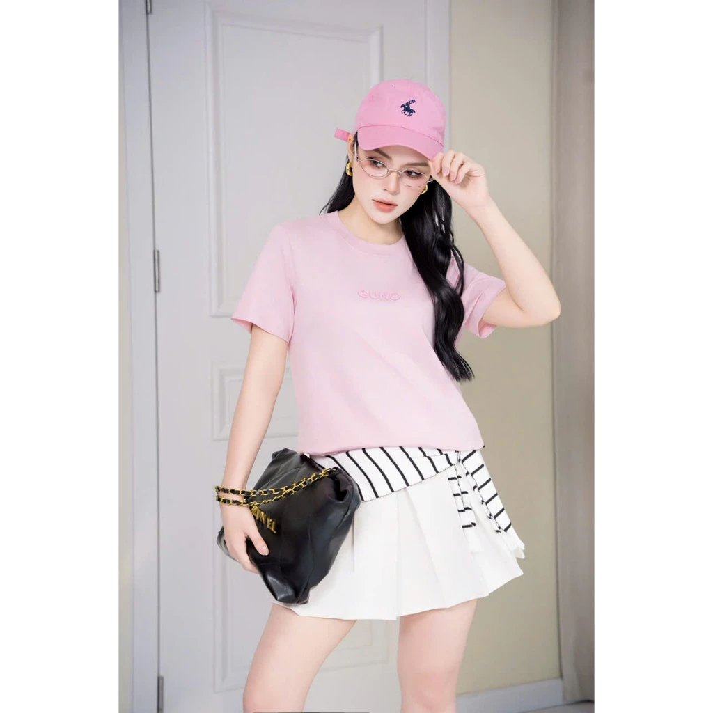 [HOT] Áo Thun Nữ GUNO Cao Cấp Cotton Co Giãn Mềm Mát Thoáng Khí Cổ Tròn Basic Logo Dập Nổi 26AG12