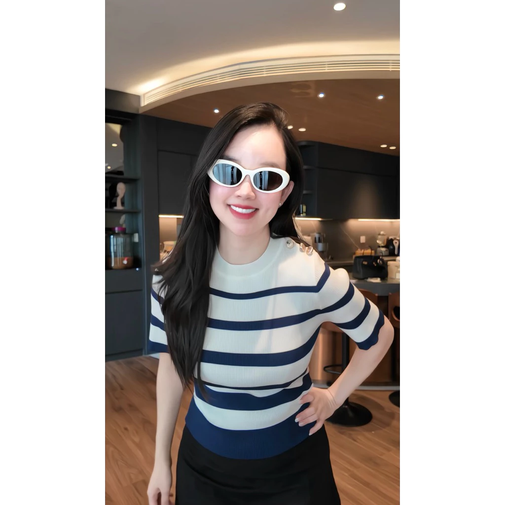 [HÀNG CÓ SẴN] Áo len cộc tay Xanh kẻ ngang đính cúc vai - ALISA