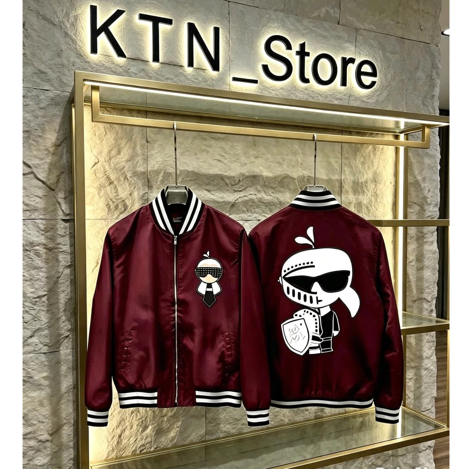Áo Khoác Gió Bomber Nam Hiệp Sĩ Đỏ Đô Thiết Kế Mới Hot Trend 2026, Áo Khoác Gió Bomber Nam Phong Cách Boy Phố