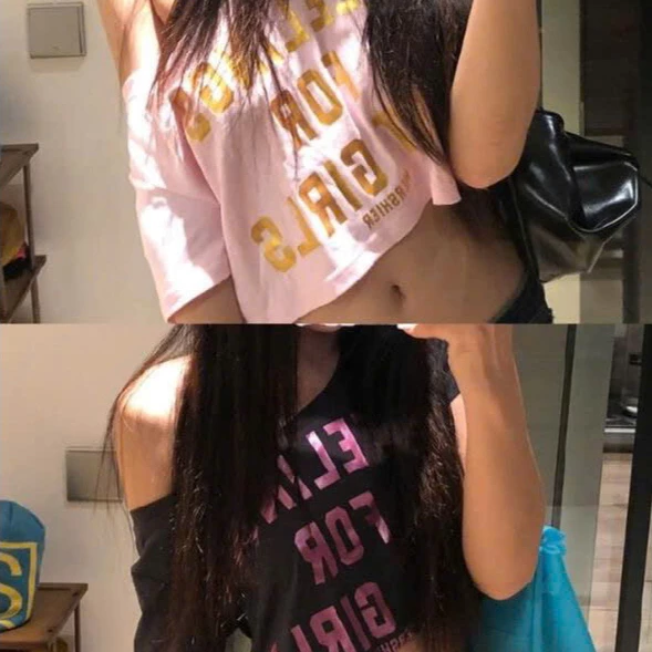 Áo trễ vai croptop họa tiết chữ màu hồng và đen sexy cá tính - TikTik