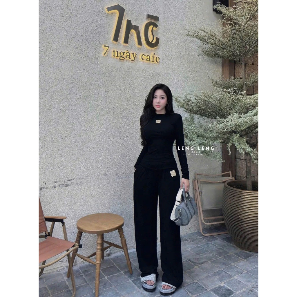 Set Bộ Đồ Nữ Len Thỏ Màu Đen Áo Dài Tay Cổ Tròn Đính Logo Miu Vàng Nổi Mix Quần Suông Dài Ống Rộng