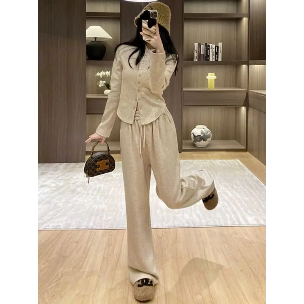 Set Bộ Đồ Nữ Len Tăm Lông Thỏ Trơn Áo Cổ Tròn Cài Cúc Dài Tay Vạt Bầu Mix Quần Suông Dài Ống Rộng