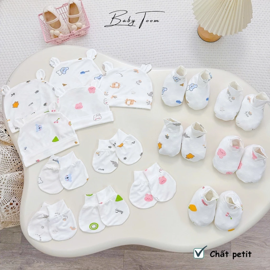 S1. Sét Mũ + Bao Tay + Bao Chân Trắng In Họa Tiết chất Petit mềm mịn co giãn cho bé sơ sinh 3-5kg