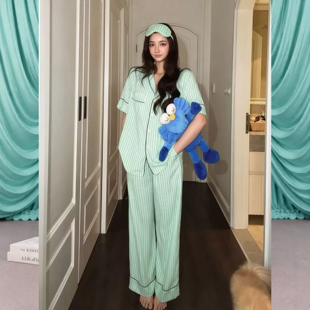 [ Fit To Sleep ] Nari Bộ Pijama Sọc Xanh - Cá Tính Hiện Đại - Chất Liệu Đũi Cao Cấp