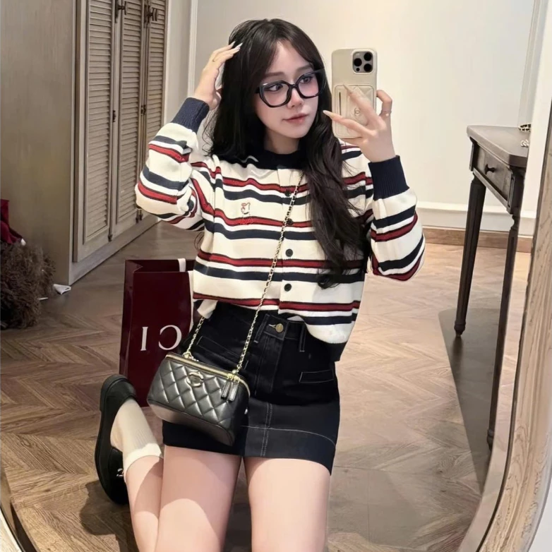 (Sẵn) Áo Khoác cardigan len lông thỏ Hoạ Tiết Kẻ Ngang Thêu Hình Cún Phối Cúc Đồng cho nữ NA130
