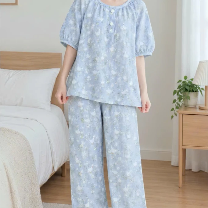 Bộ đồ ngủ CỔ TRÒN TAY CỘC QUẦN DÀI chất liệu Xô Muslin mềm mại và thoáng khí, họa tiết dễ thương