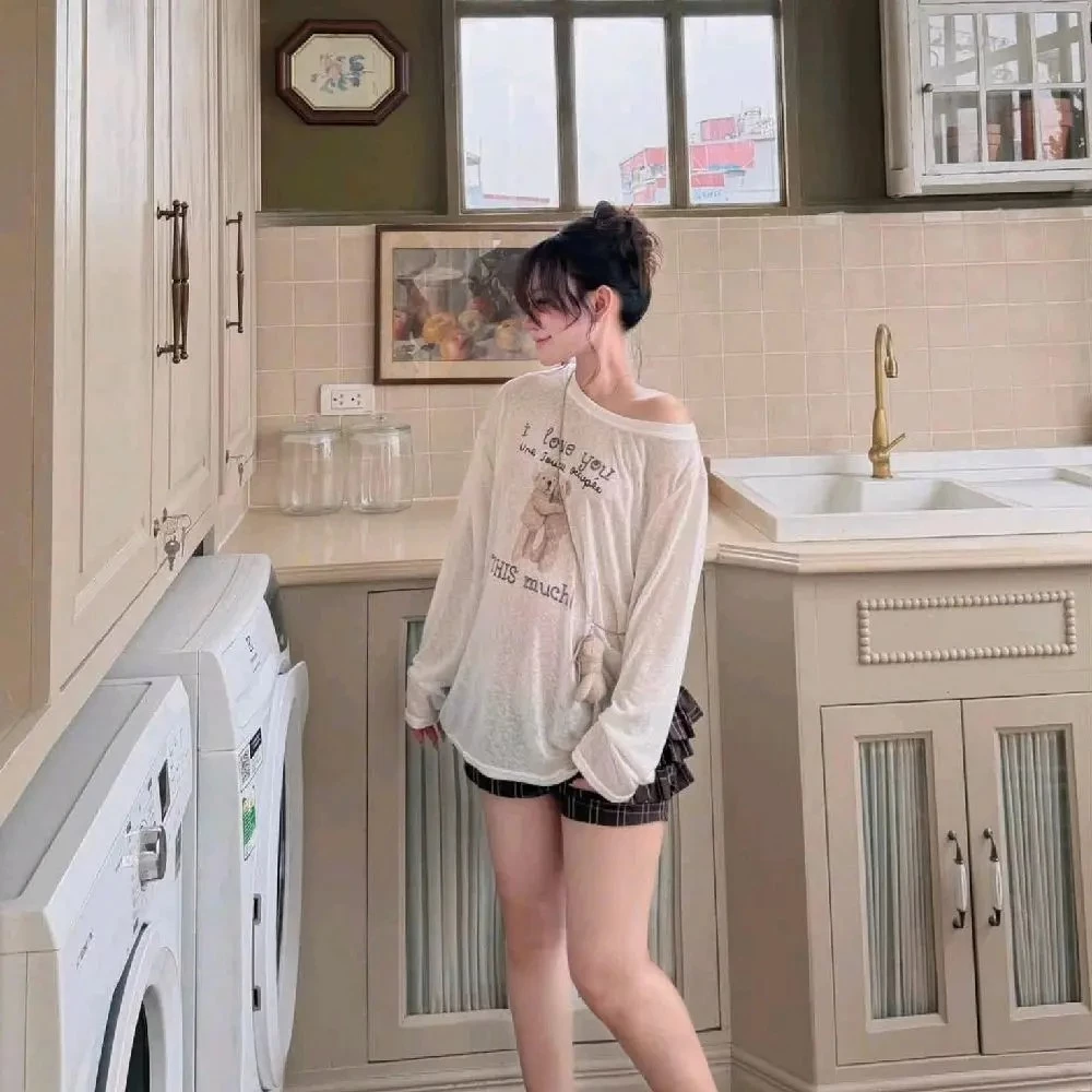 Áo Thun Giấy Tay Dài Trễ Vai Nữ Form Rộng Màu Trắng In Gấu Bông, Áo Thun Giấy Nữ Mỏng Nhẹ Phong Cách Hàn Quốc