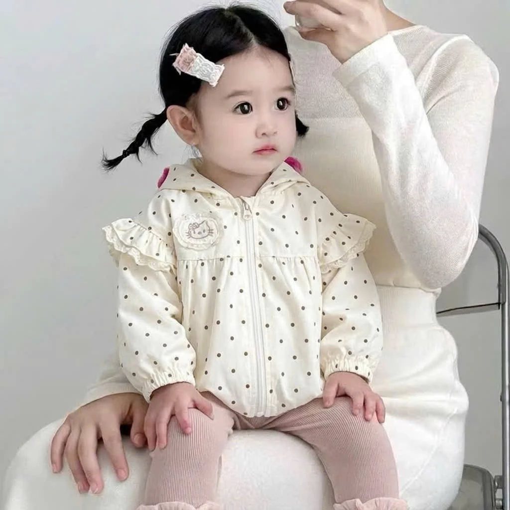 áo khoác gió cho bé màu be sữa chấm bi cho bé gái
