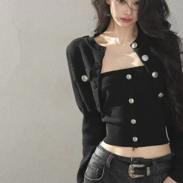 Áo khoác croptop kèm áo ống đính nút TABISHOP Set 2 áo kiểu nữ tôn dáng sang chảnh mặc thu đông