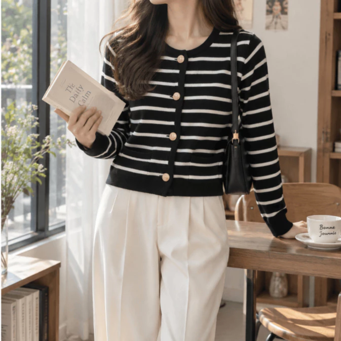 Áo Cardigan Nữ Dệt Kim Kẻ Ngang Cổ Tròn Cài Cúc Dáng Ngắn Phong Cách Hàn Quốc T67
