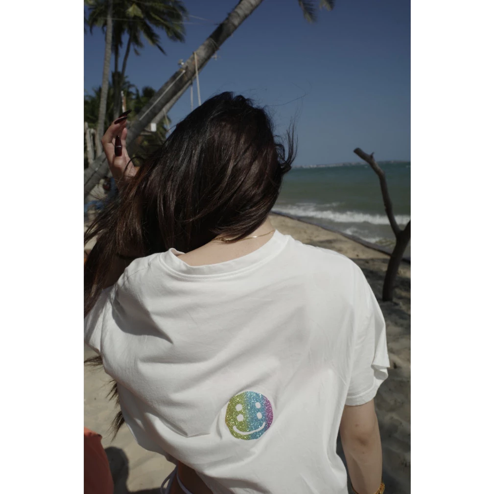 TRAFFY Lucky Charm - Áo Thun Cotton Giấy Graphic Mặt Cười Kim Tuyến Form REGULAR Mỏng Mịn 150gsm Unisex