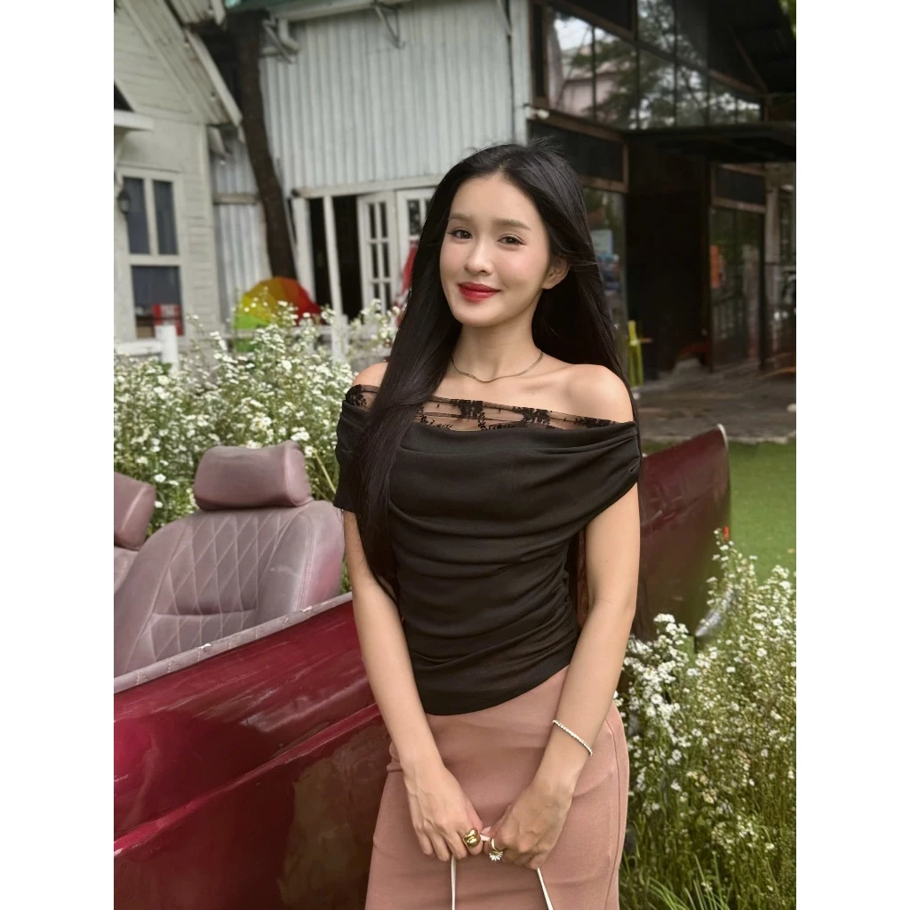Áo trễ vai thun ôm phối ren L4 trắng/đen - Orimi