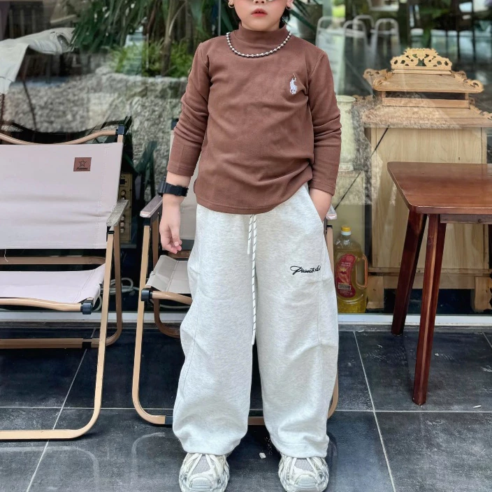 QUẦN NỈ 2 DA DÁNG SUÔNG CÓ CHUN RÚT GẤU, HỌA TIẾT CHỮ THÊU PHONG CÁCH HÀN QUỐC CHO BÉ TRAI VÀ BÉ GÁI SIZE 20-61KG B0050