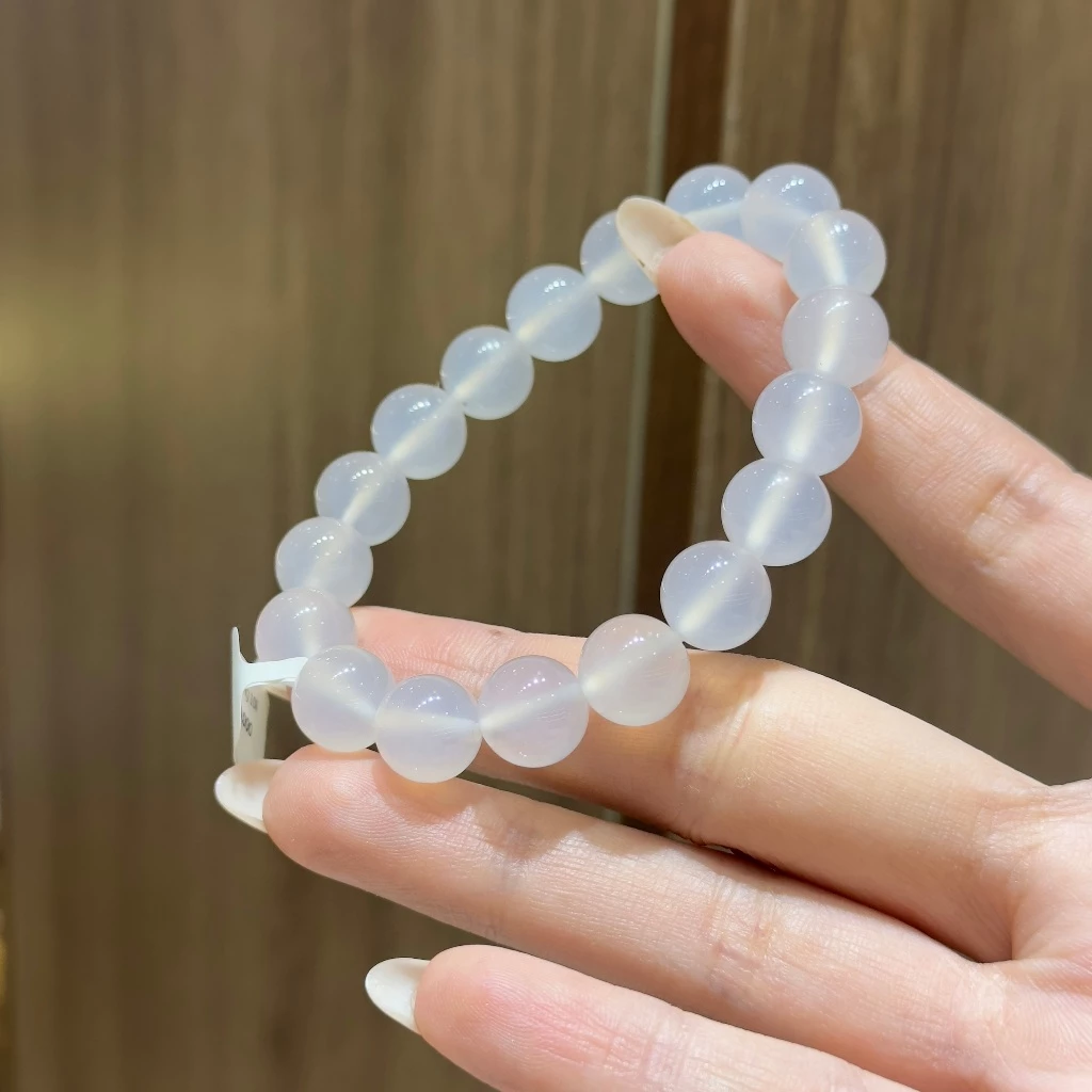 Chuỗi đeo tay từ đá có độ trong đẹp mắt