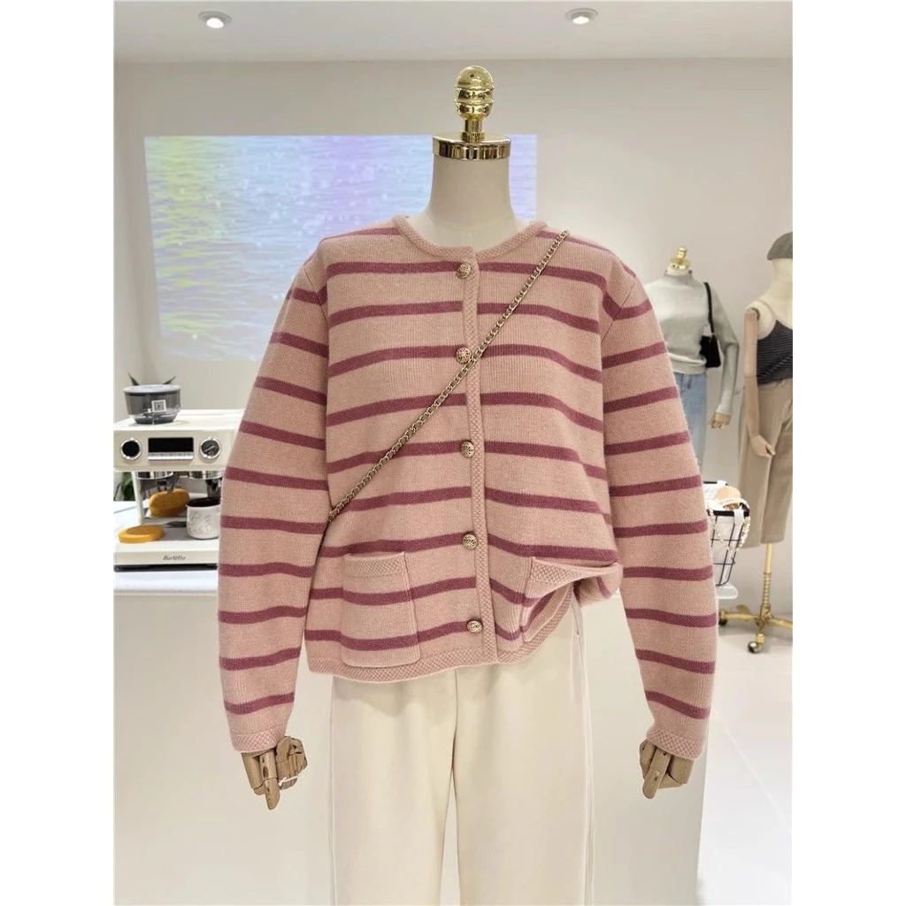 𝐂𝐡𝐚𝐫𝐥𝐨𝐭𝐭𝐞.𝐨𝐝_ Áo Khoác Len Cardigan Dệt Kim Cúc Vàng Hoạ Tiết Kẻ Ngang Basic Dày Dặn