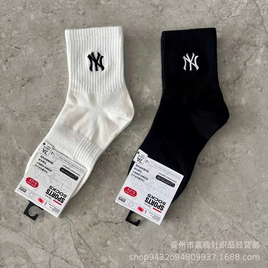 Tất NY cao cấp cổ lỡ thoáng khí, chất liệu cotton thấm hút mồ hôi, mang lại sự thoải mái khi di chuyển.