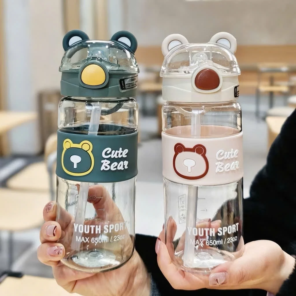 Bình đựng nước 650ml hình gấu cho bé đi học, bình nước học sinh nhựa thực phẩm an toàn cho bé