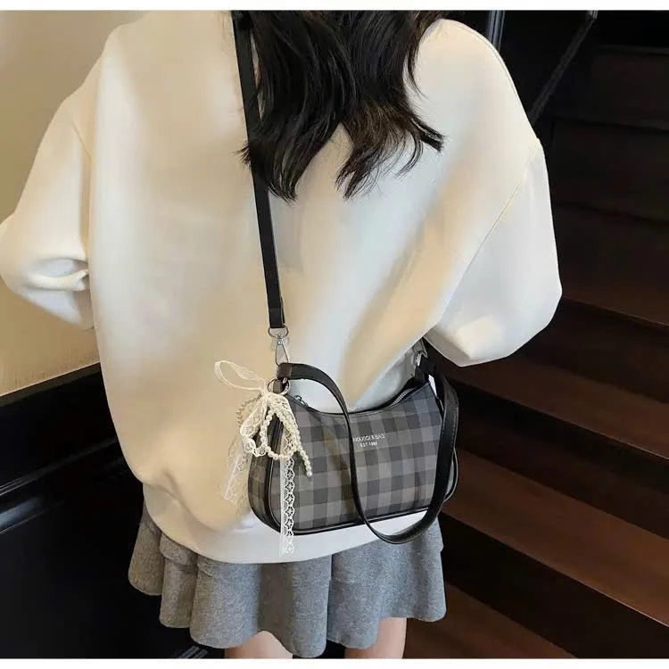 Túi xách nữ đeo chéo đeo vai basic trẻ trung túi công sở kèm charm nơ xinh BABUMAP _ TDC219