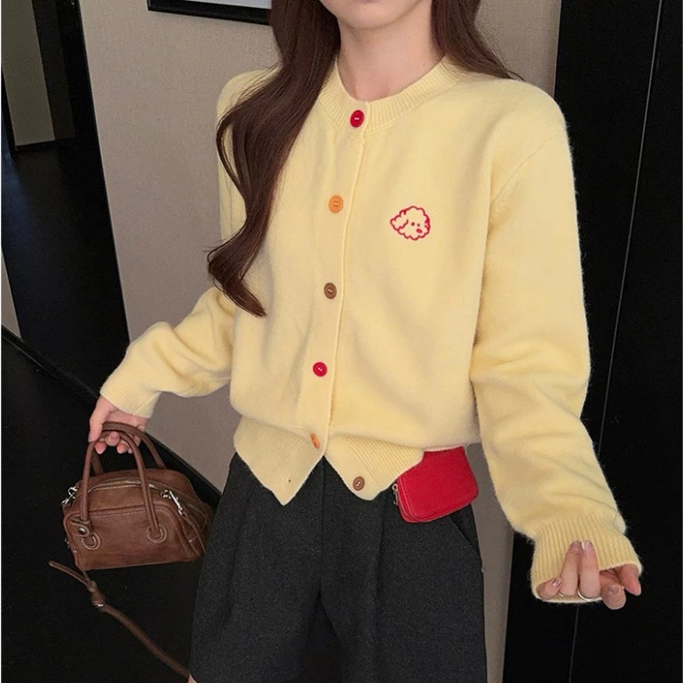 Áo len nữ phối cúc màu thêu ngực phong cách minimallist Hàn Quốc 24Feb.studio AKN0036
