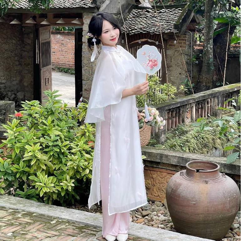 [SẴN] Set áo dài cổ yếm tơ óng đính bướm kèm áo khoác choàng và quần lụa 24FebStudio AD17