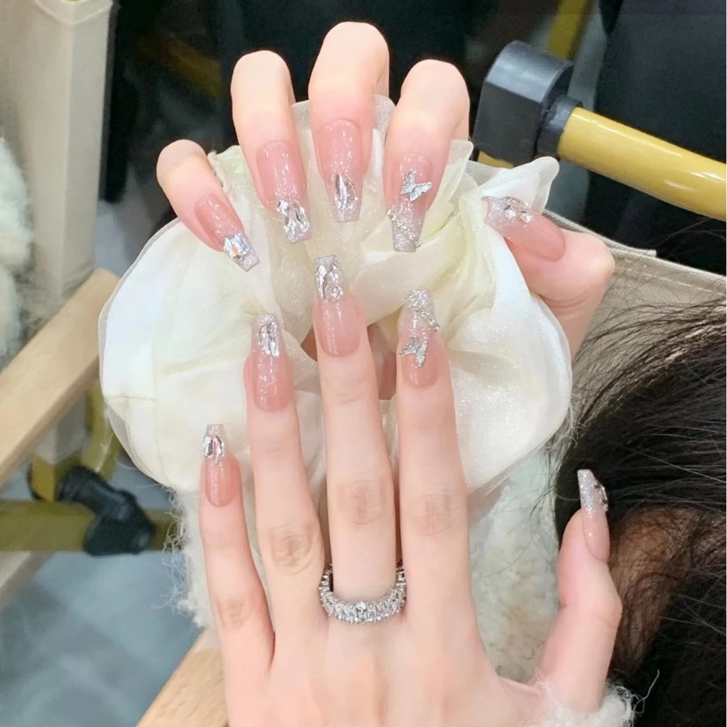 Bộ móng giả kiểu Pháp ánh sáng nhẹ, dáng trung dài, tôn da, phong cách cô dâu, dễ gắn tháo, kèm bộ dụng cụ tiện lợi