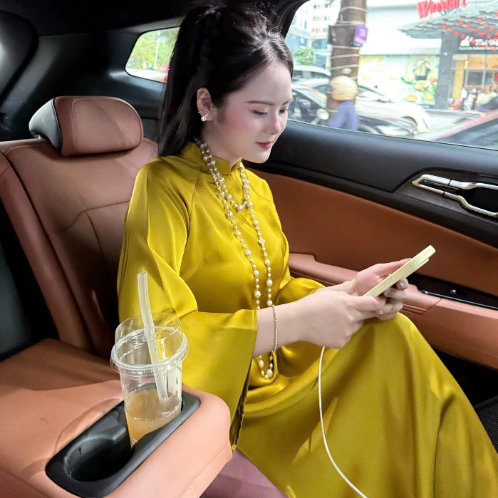 ( Tặng Vòng ) Áo Dài Cách Tân Dáng Suông, Vải Lụa Cao Cấp - August 2002