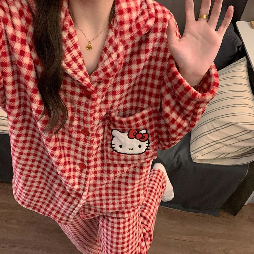 𝐂𝐡𝐚𝐫𝐥𝐨𝐭𝐭𝐞.𝐨𝐝_ Set Bộ Ngủ Nỉ Lông Caro Sọc Đỏ Thêu Kitty Dễ Thương Ấm Áp