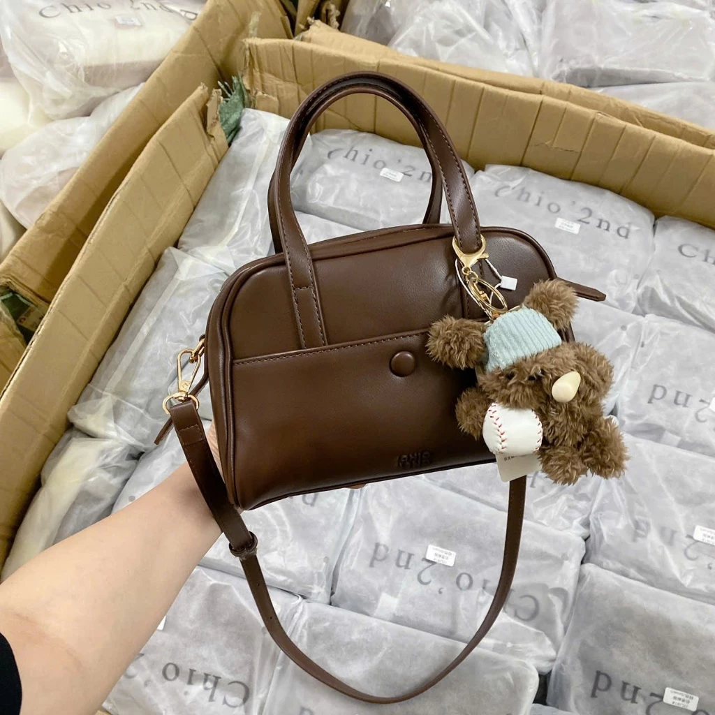 Túi đeo chéo đeo vai size vừa tặng kèm móc gấu bóng chày 762