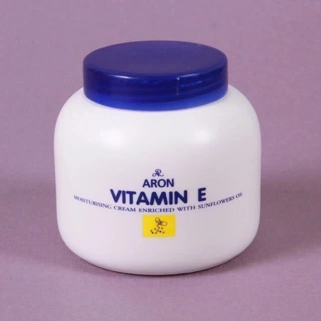 Kem Dưỡng Ẩm Cho Da Khô Nứt Nẻ Vitamin E Thái 200ml Hàng Chính Hãng