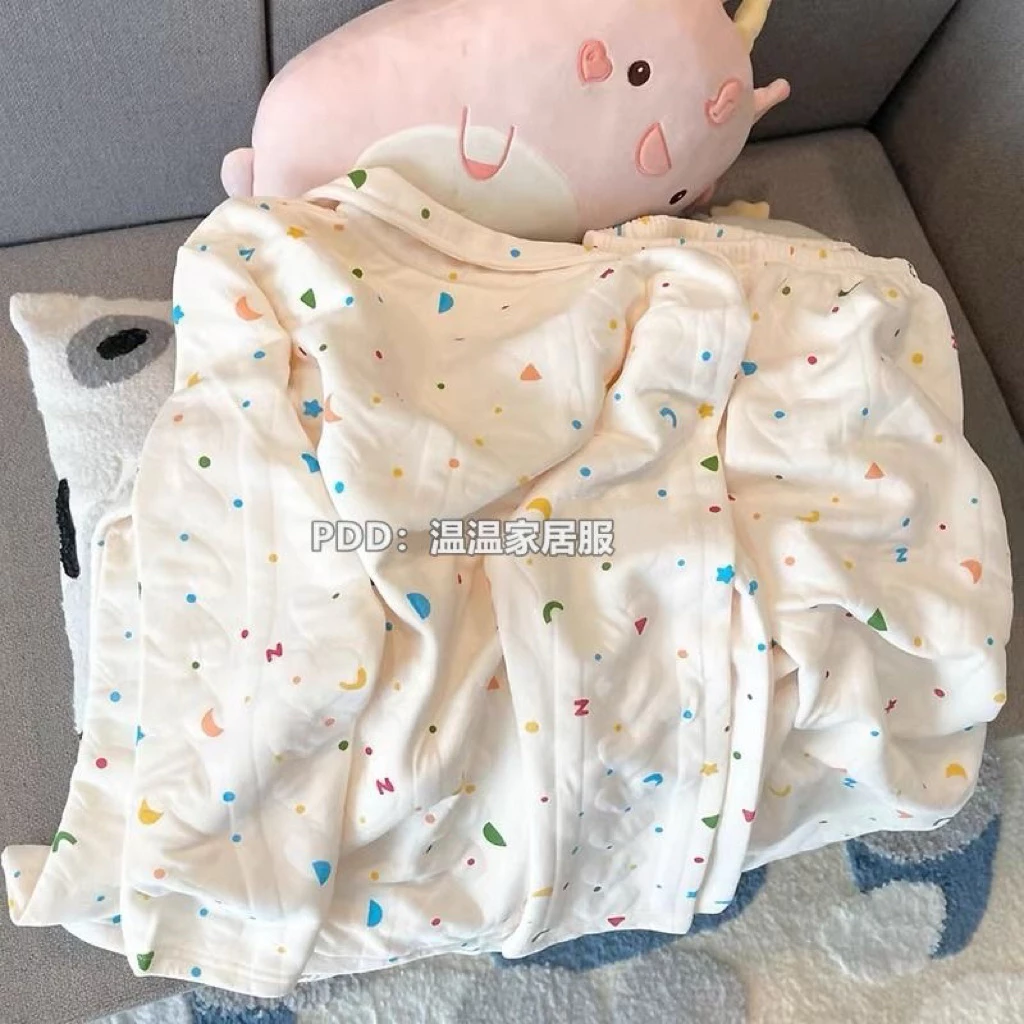 Bộ ngủ dài tay họa tiết chất liệu mềm mại
