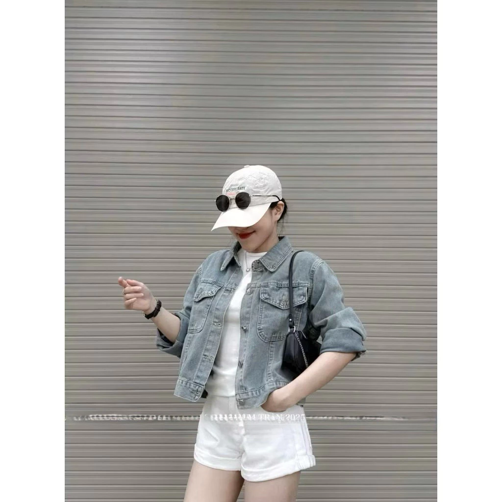 Áo khoác jean nữ phối túi ngực màu xanh nhạt siêu xinh