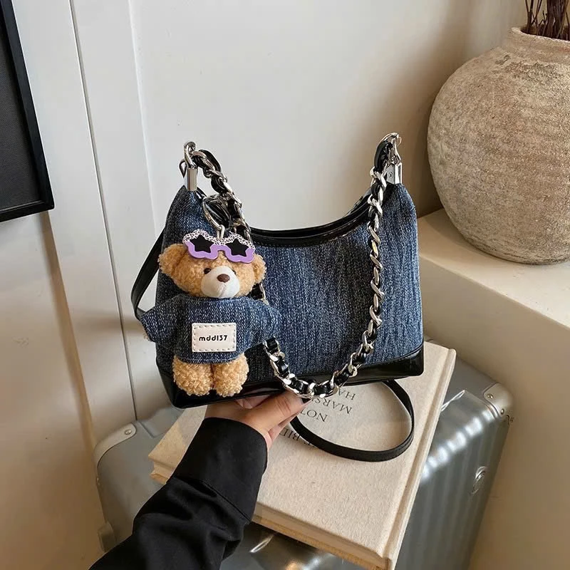 Túi đeo vai đeo chéo jean phối dây xích pha da, size 20, tặng kèm charm gấu 716