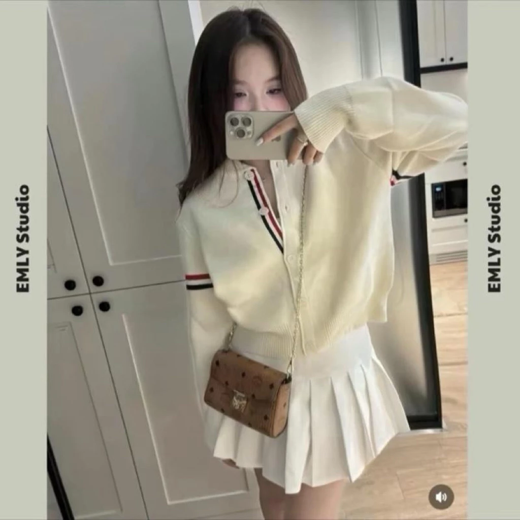 Áo nỉ dáng ngắn bomber chạy sọc viền nổi đính cúc hottrend phong cách hàn quốc- Bomber Sọc