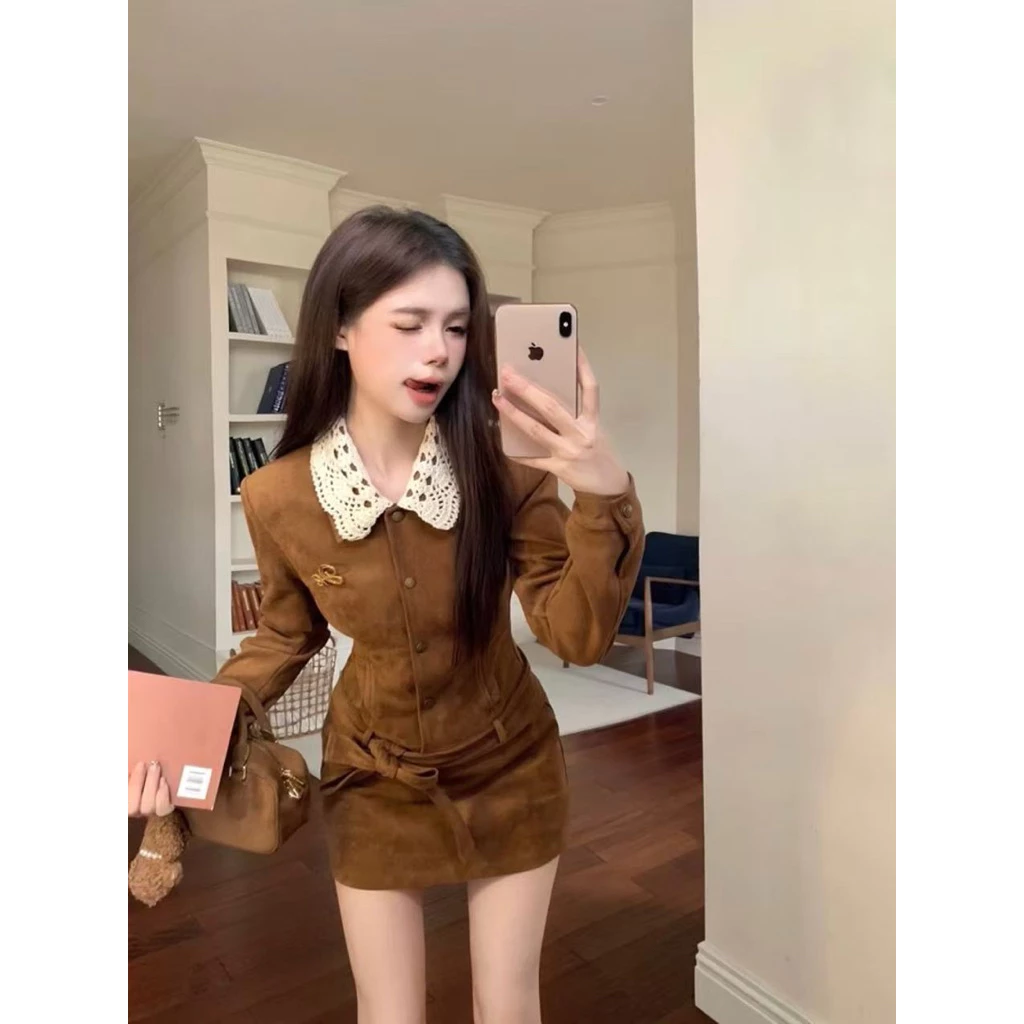 Set áo khoác nâu cổ ren vintage – tôn dáng cực xinh