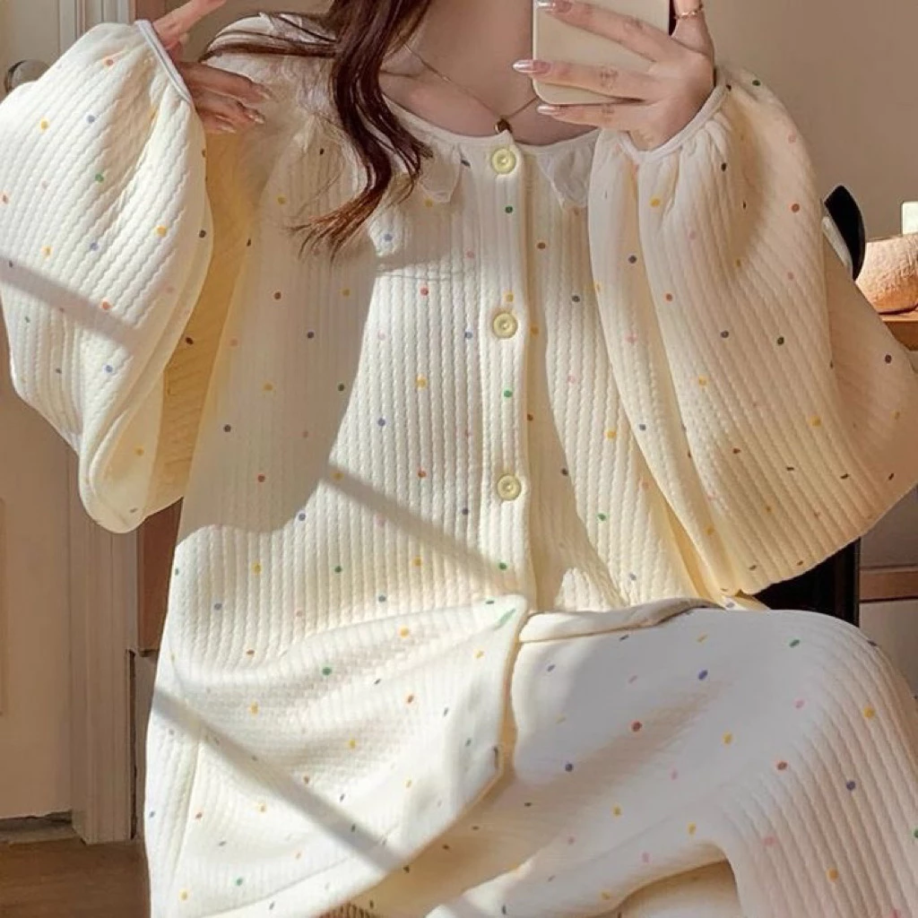 Đồ ngủ kem chấm bi paátel siêu ấm và dễ thương