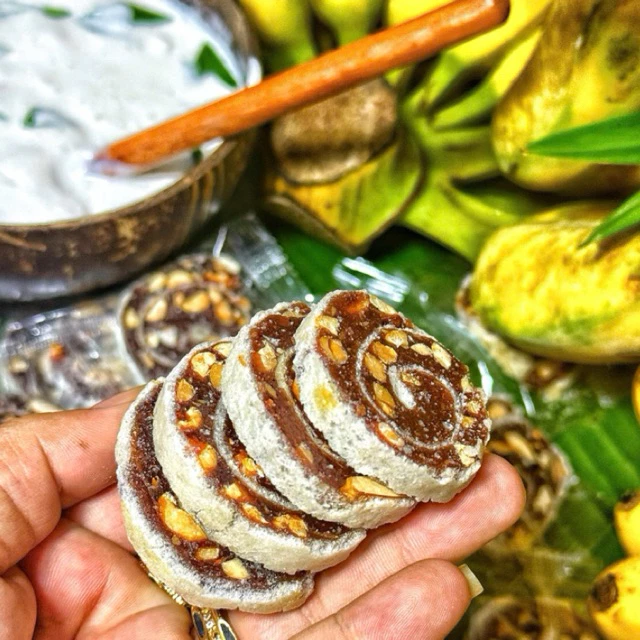 1Kg Kẹo Chuối Cuộn Bánh Tráng - Đặc Sản Bến Tre Siêu ngon