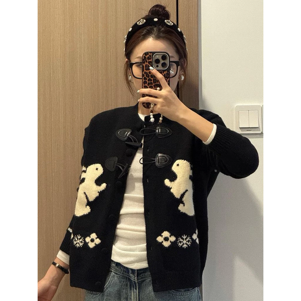 𝐂𝐡𝐚𝐫𝐥𝐨𝐭𝐭𝐞.𝐨𝐝_ Áo Khoác Len Dáng Lỡ Thêu Hình Thỏ Khuy Cài Nút Hàng Loại 1