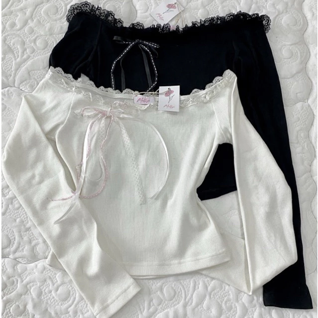MOLLYE - KELLY TOP| Áo kiểu nữ tay dài ôm trễ vai croptop freesize, áo phối ren đính nơ
