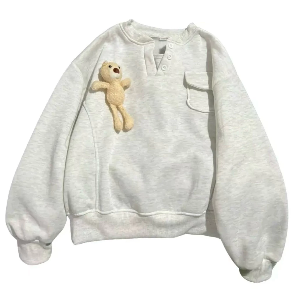 Áo nỉ sweater cổ V có túi form rộng chất nỉ tàu dày dặn kèm phụ kiện gấu đính dời- Gấu Cúc