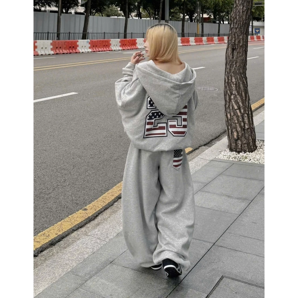 𝙃𝘼𝙉𝘼.𝘾𝙡𝙤𝙩𝙝// (MẪU MỚI) SET BỘ ÁO KHOÁC NỈ 2 DA HÀNG L1 LOGO HÌNH CỜ SỐ 29 mắc thu đông siêu ấm NEW 2026