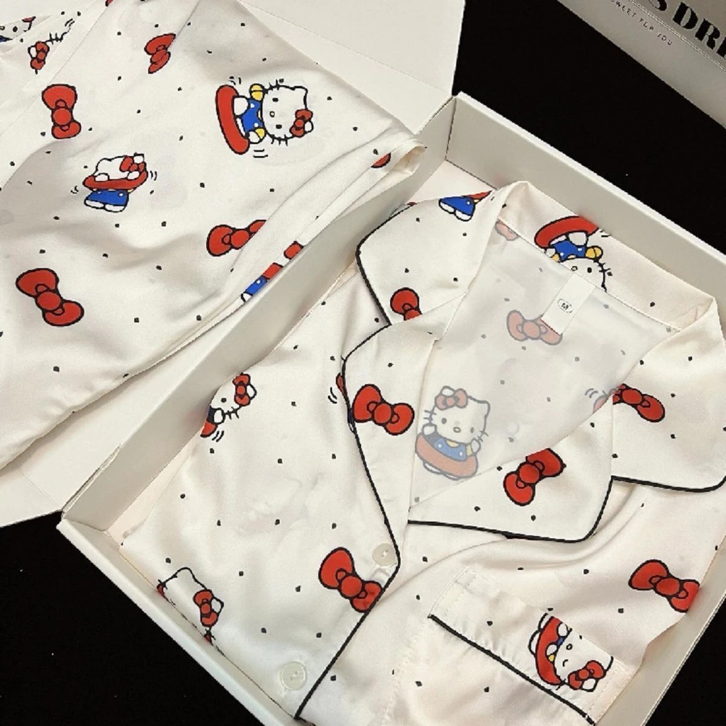 𝐂𝐡𝐚𝐫𝐥𝐨𝐭𝐭𝐞.𝐨𝐝_ Set Bộ Ngủ Lụa Pyjama Dài Tay Mềm Mại Hoạ Tiết Hello Kitty Xinh Xắn Cho Nữ