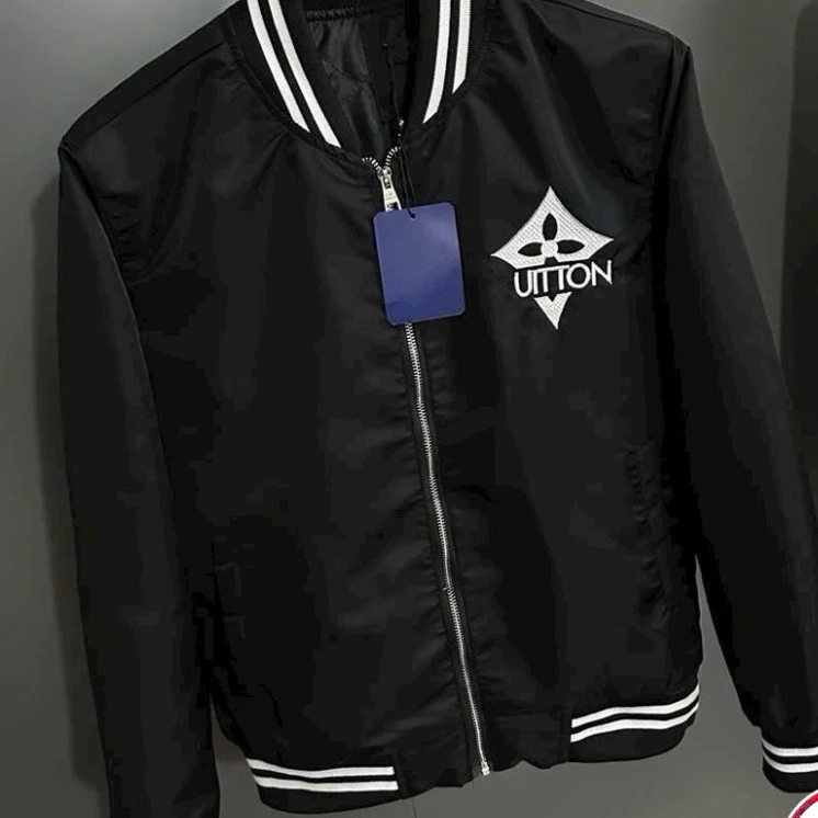 Áo khoác bomber đen thêu chữ, trần bông, form unisex giữ ấm tuyệt vời cho mùa đông - Ninh Shop Boy Phố 2025