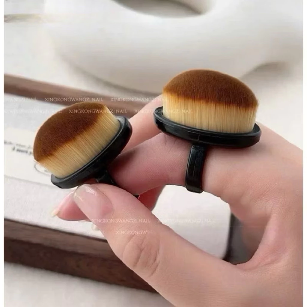 Nhẫn phủi bụi đeo tay làm nail