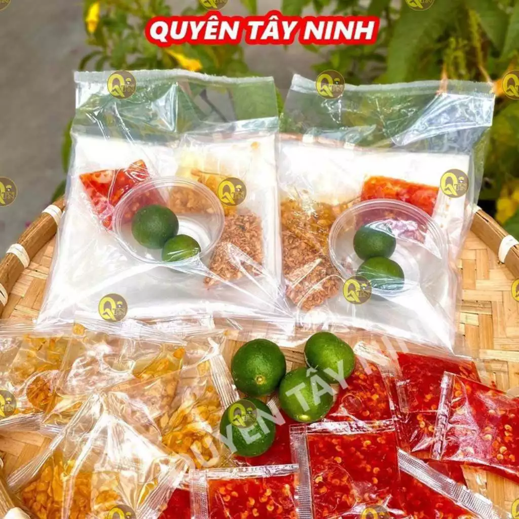 2 Bịch Bánh Phơi sương trộn Ớt Rim Mật Ong Dầu Tỏi- Tóp Mỡ - Quyên Tây Ninh