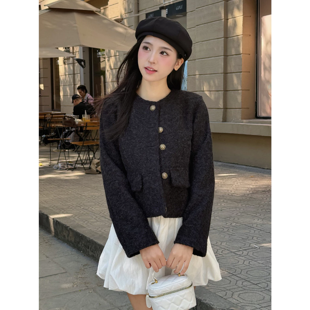 Áo Khoác Dạ Nữ Tweed Bông Xù Dáng Ngắn Cổ Tròn Túi Nắp 3 Màu Nâu,Kem,Đen diện thu đông siêu xinh new 2026