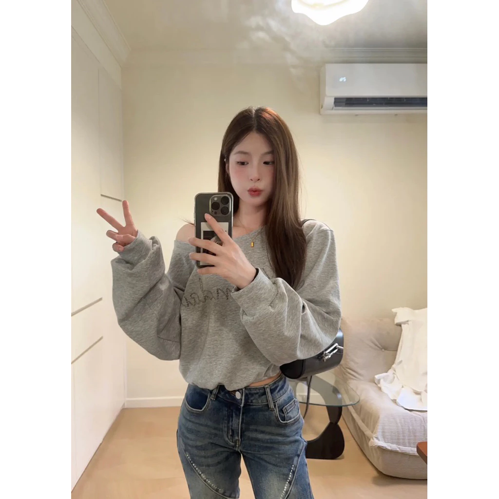 Áo nỉ nữ trễ vai form rộng phong cách Y2K, áo sweater croptop tay dài style Hàn hot trend