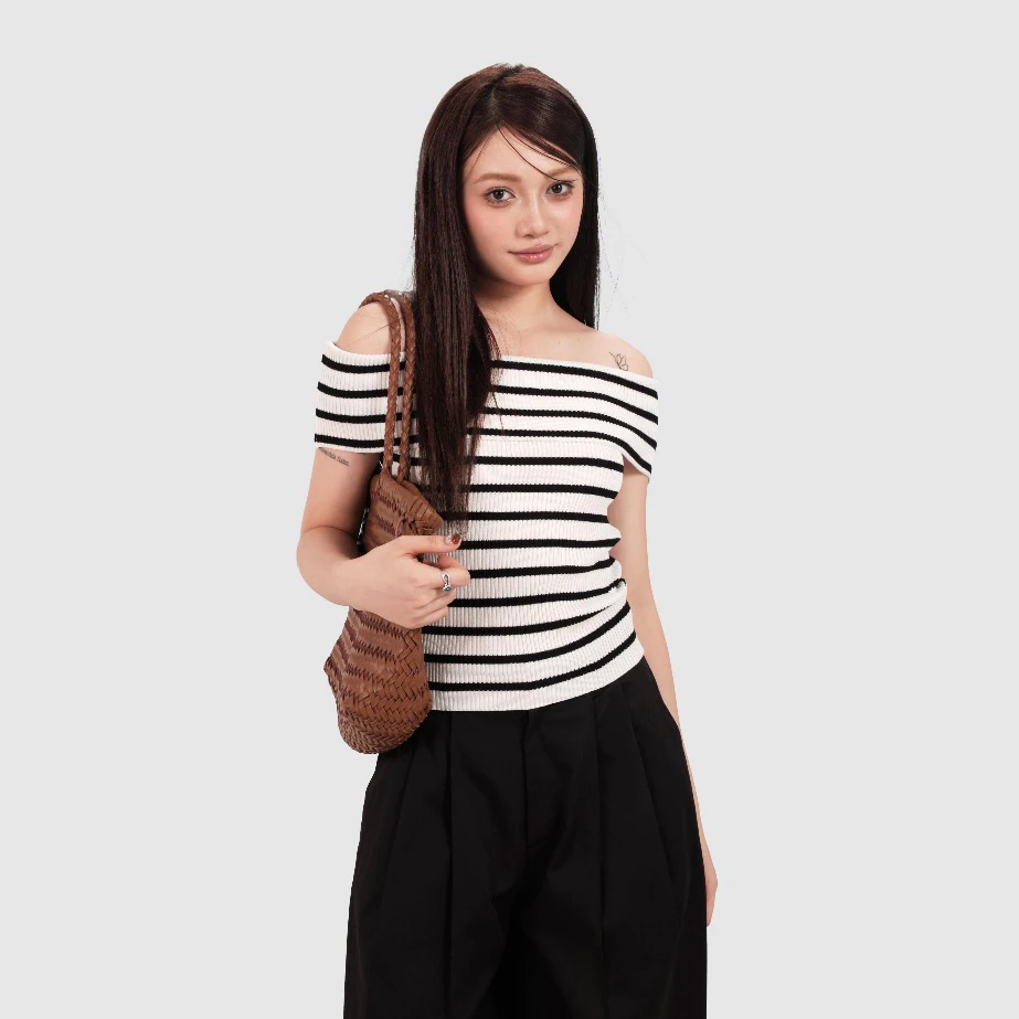 Áo trễ vai kẻ sọc chất thun gân dệt kim cao cấp, phong cách tối giản Eira Top ngắn tay | THEJSTUDIO