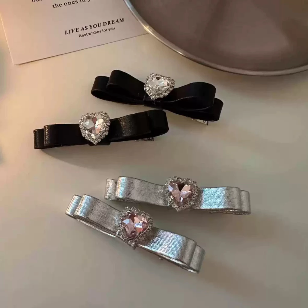 Kẹp Tóc Nơ Tim Đá